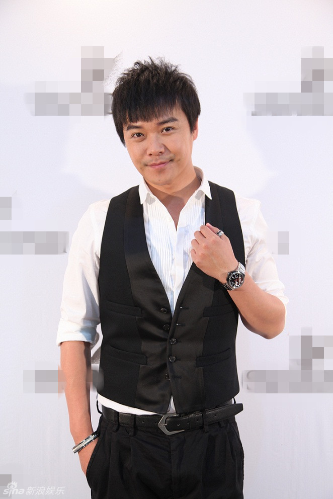 组图:陈思成沈阳卖萌 疯子形象深入人心