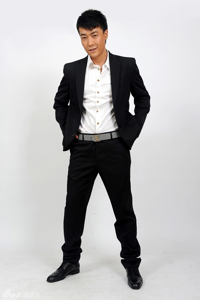 组图:乔大韦写真演绎知性职场男人_高清图集_新浪网