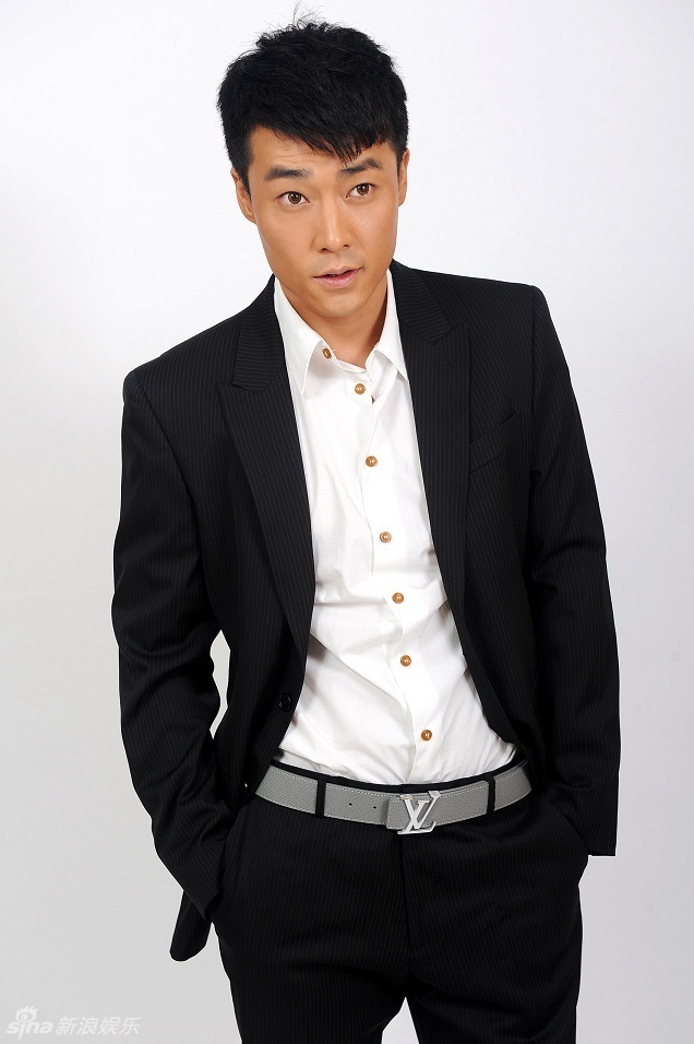 组图:乔大韦写真演绎知性职场男人_高清图集_新浪网