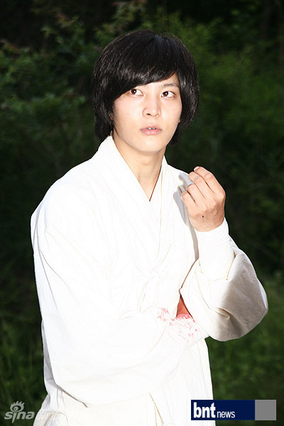 20120621影视朱元新娘面具片场为留学生讲解韩国文化