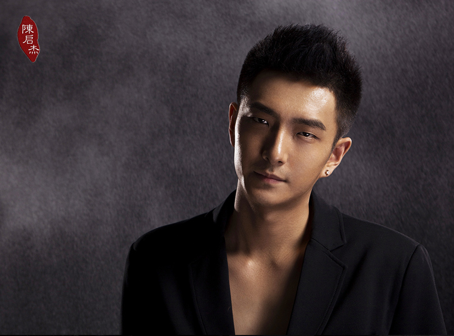 陈启杰拍写真显硬朗本色