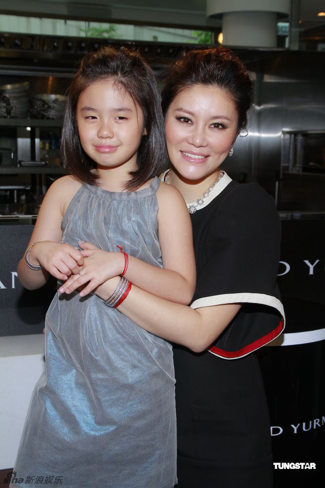 组图:范姜携钟懿走秀 不反对女儿入娱乐圈_高清图集_新浪网