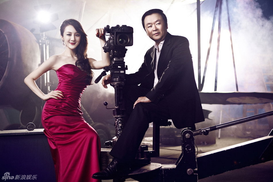 组图:高希希李依晓飞机旁拍时尚大片_高清图集_新浪网