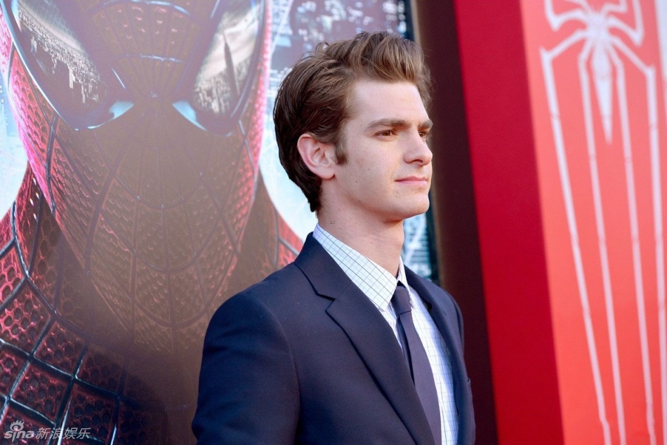 和安德鲁-加菲尔德现身加州出席他俩主演的《超凡蜘蛛侠》洛杉矶首映