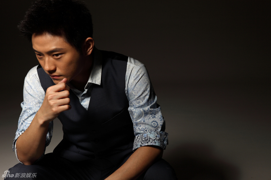 组图:马克全新阳刚写真 展现军人风范_高清图集_新浪网