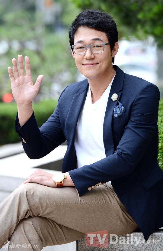 组图 朴信惠奉太奎出席独幕剧记者会_高清图集_新浪网