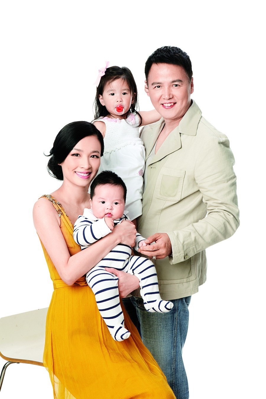 组图:张庭产子后登封面 一家四口全家福首曝光_高清图集_新浪网
