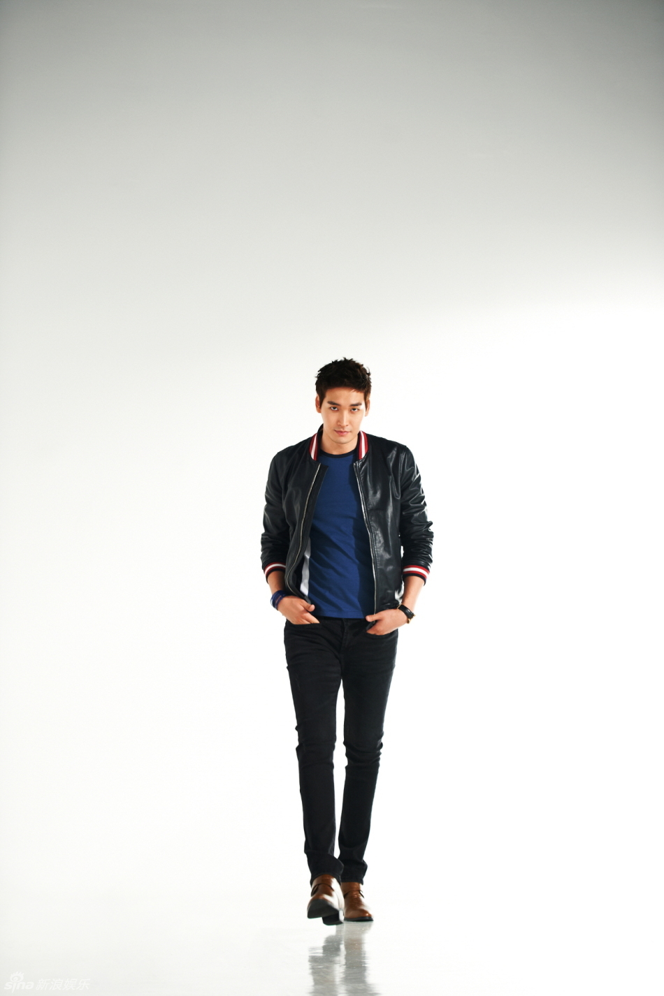 【2012.07.24】【明星】郑糠云时尚写真与名车搭档彰显气质