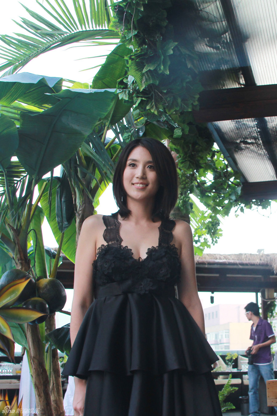 新浪娱乐讯 内地影视新秀王碧琪近日受邀出席某高级定制礼服时尚派对