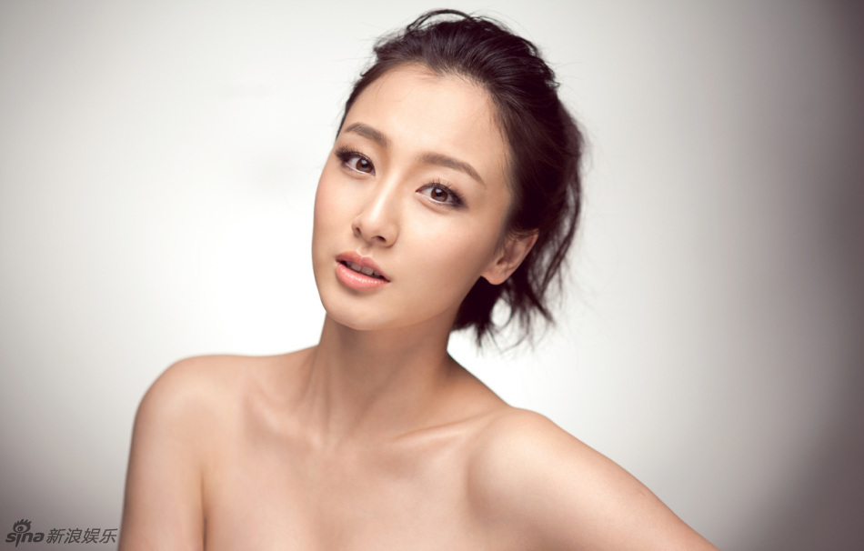 叶青清凉裸妆写真