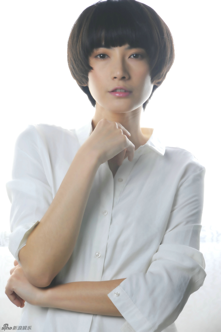 组图:李媛最新写真曝光 利落白衬衫演绎都市新女性_高清图集_新浪网