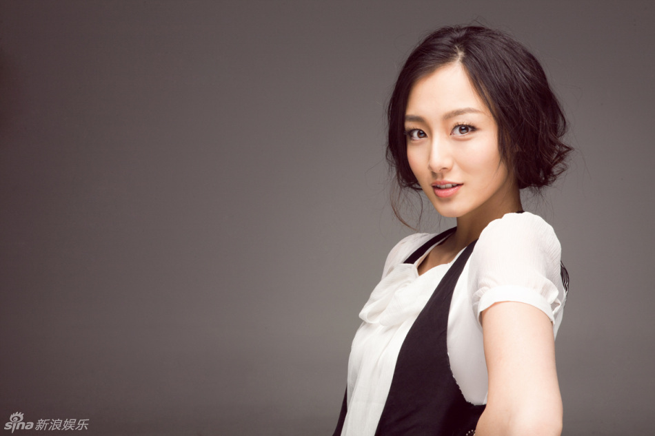 组图:叶青黑白配半熟女孩夏日风情_高清图集_新浪网