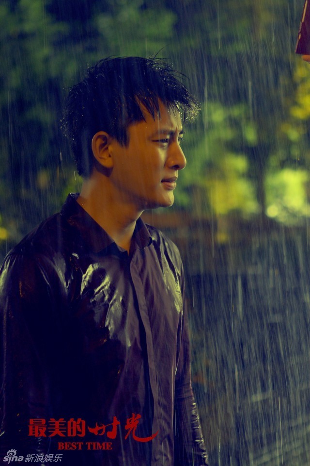 《时光》上演温情时刻 贾乃亮张钧甯雨中定情