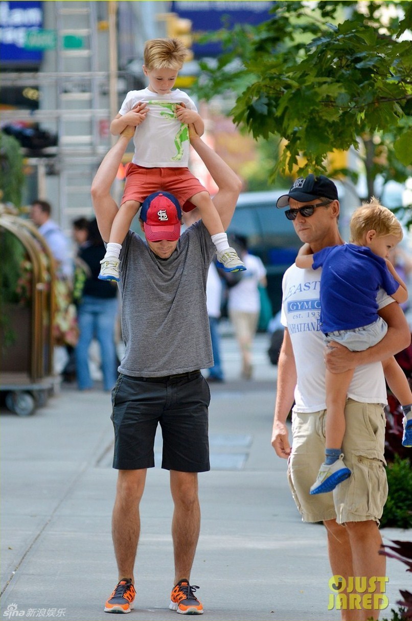 马修-波莫与男友西蒙-豪尔