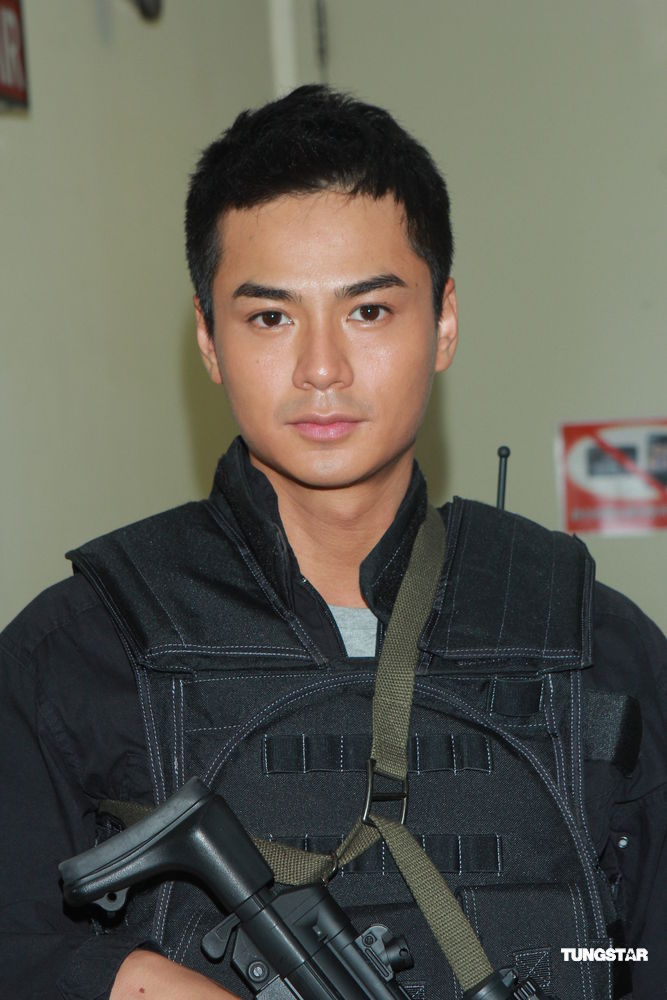 组图:宣萱马德钟等《飞虎》举枪宣传大结局_高清图集_新浪网