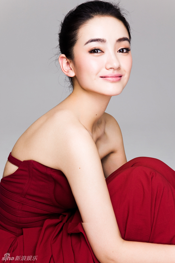 组图:朱杰红裙写真大片性感优雅_高清图集_新浪网