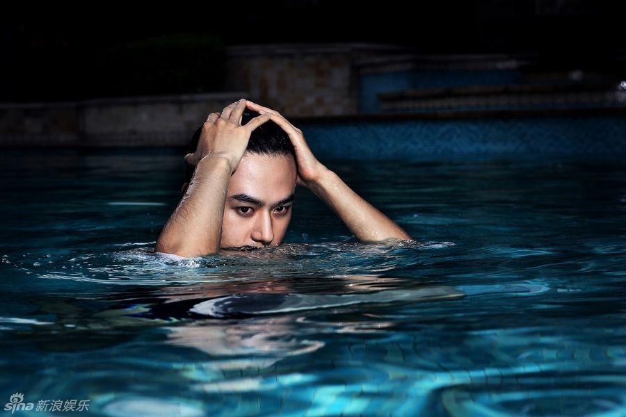组图:茅子俊泳池性感写真 展完美身材魅惑十足_高清图集_新浪网