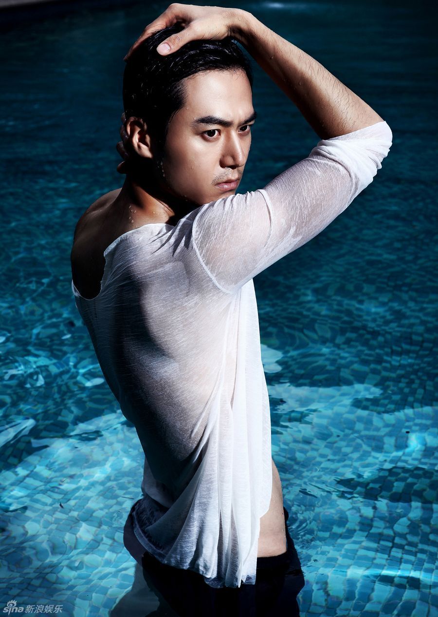 茅子俊泳池性感写真 展完美身材魅惑十足