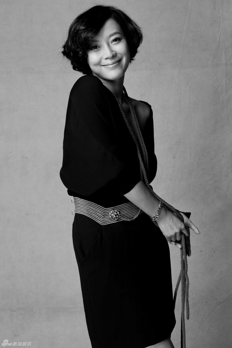 组图:苏岩性感出镜 成熟优雅气场强大_高清图集_新浪网