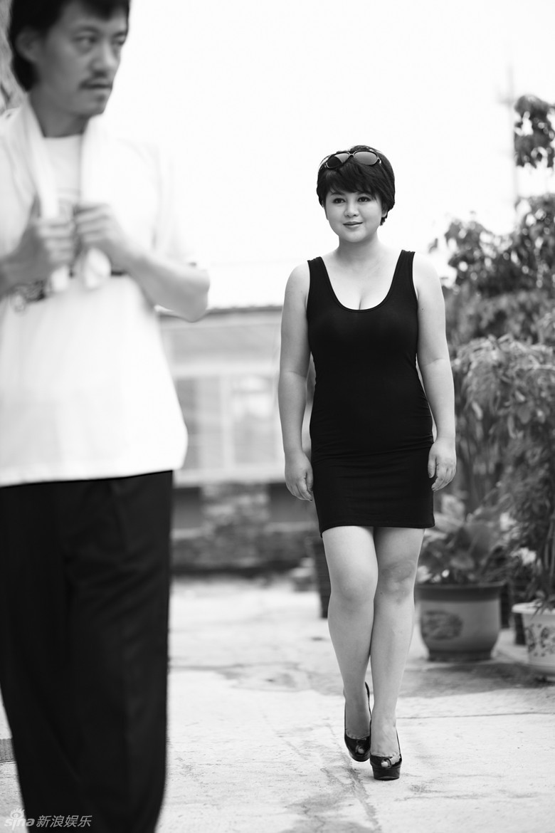 组图:雪村俞晴拍《卧龙岗》大片秀恩爱_高清图集_新浪网