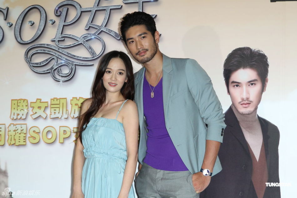 陈乔恩庆功宴赞高以翔迷人