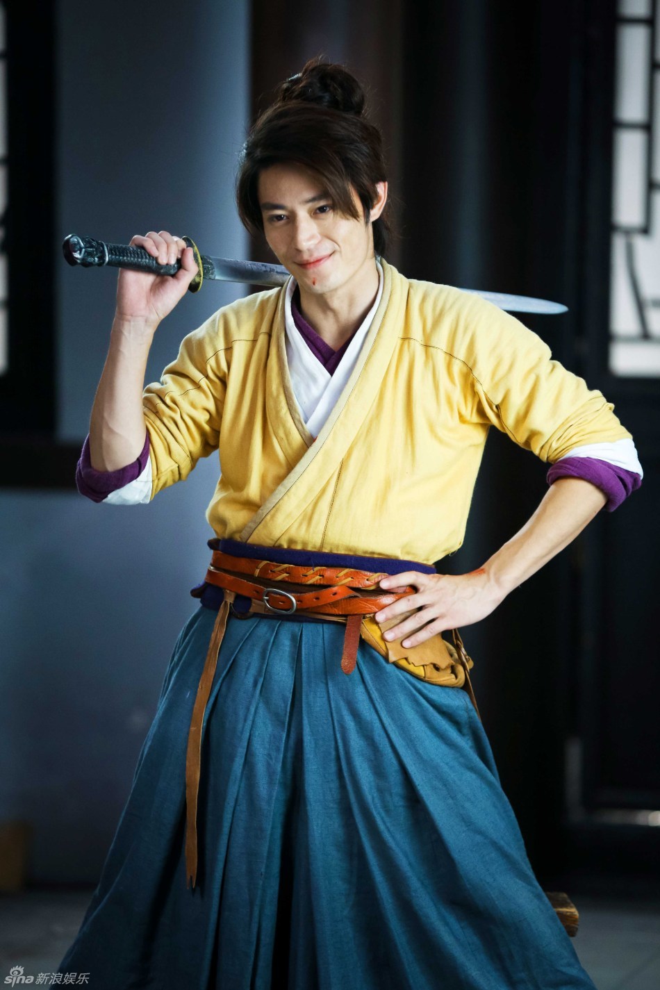组图:霍建华版令狐冲卖萌秀无敌笑容_高清图集_新浪网