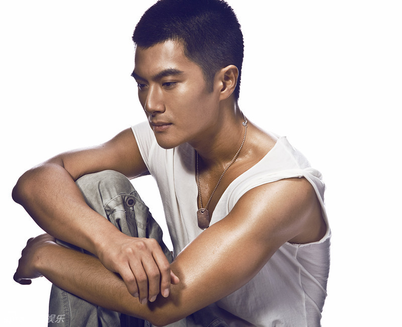 组图:沈泰硬汉写真 古铜肌肤型男诱惑_高清图集_新浪网