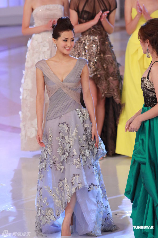 2012港姐竞选现场张名雅获国际亲善小姐