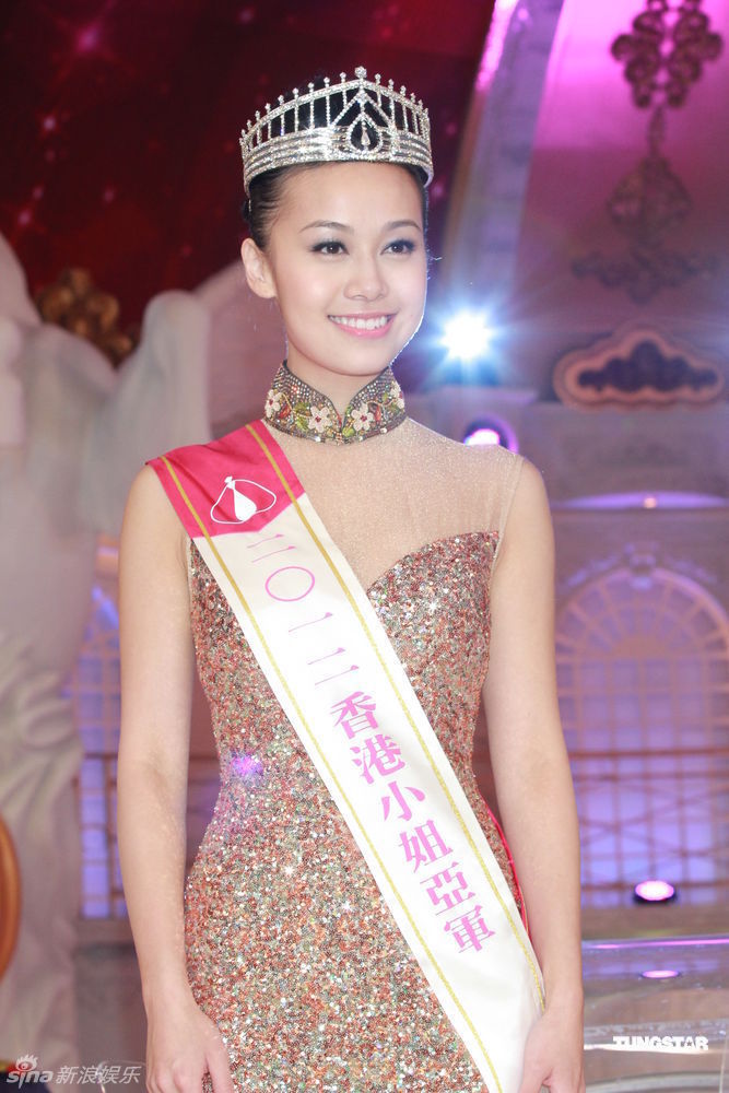 组图:2012港姐冠亚季军后台合影_高清图集_新浪网