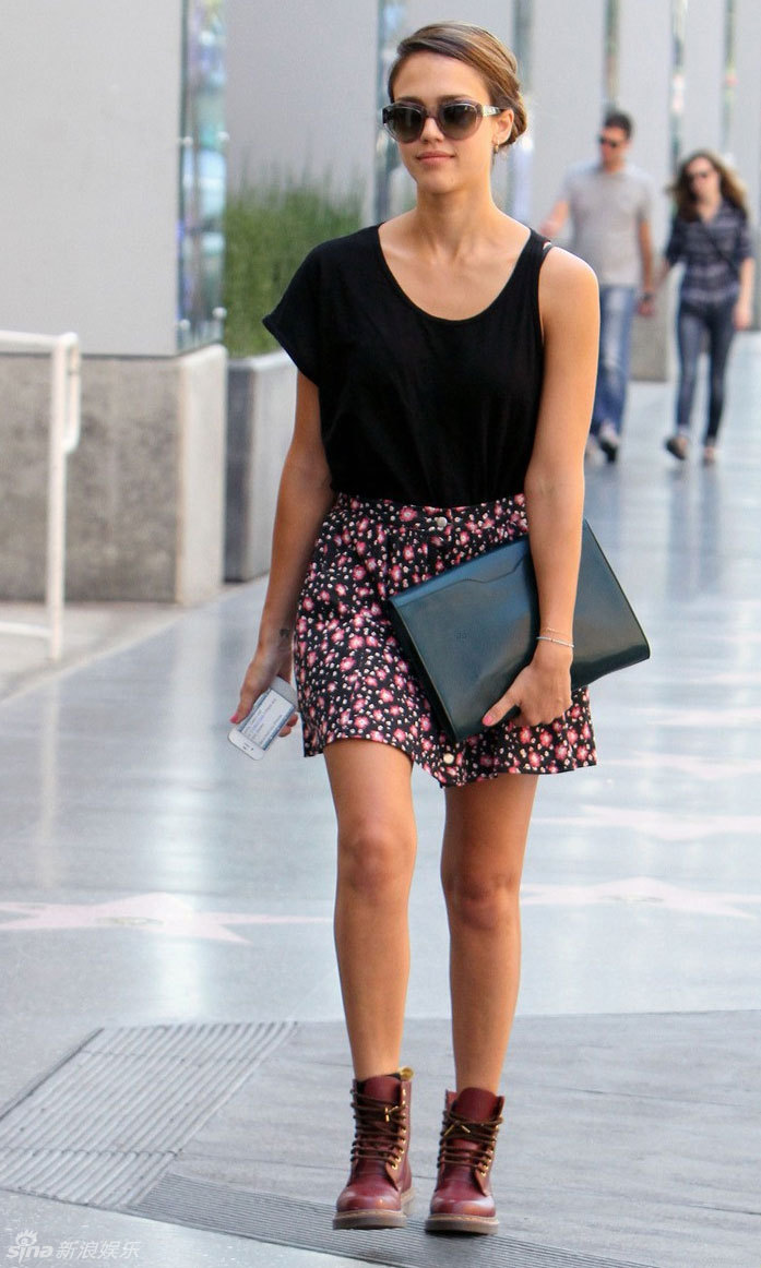 杰西卡-阿尔芭街拍