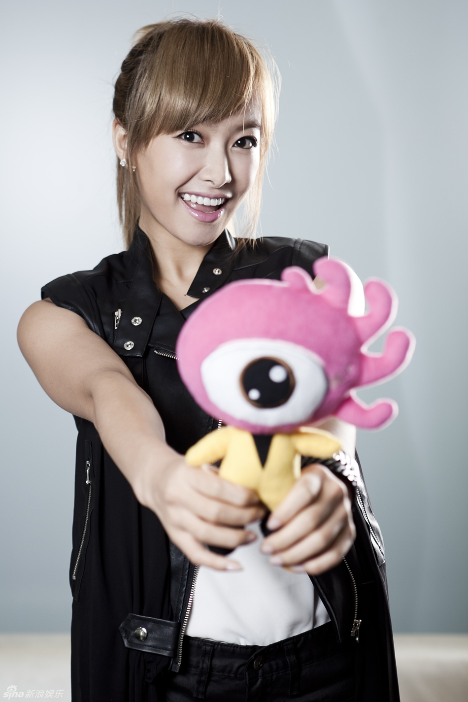 fxv宋茜amberluna采访2012年8月22日新浪媒体高清采访图