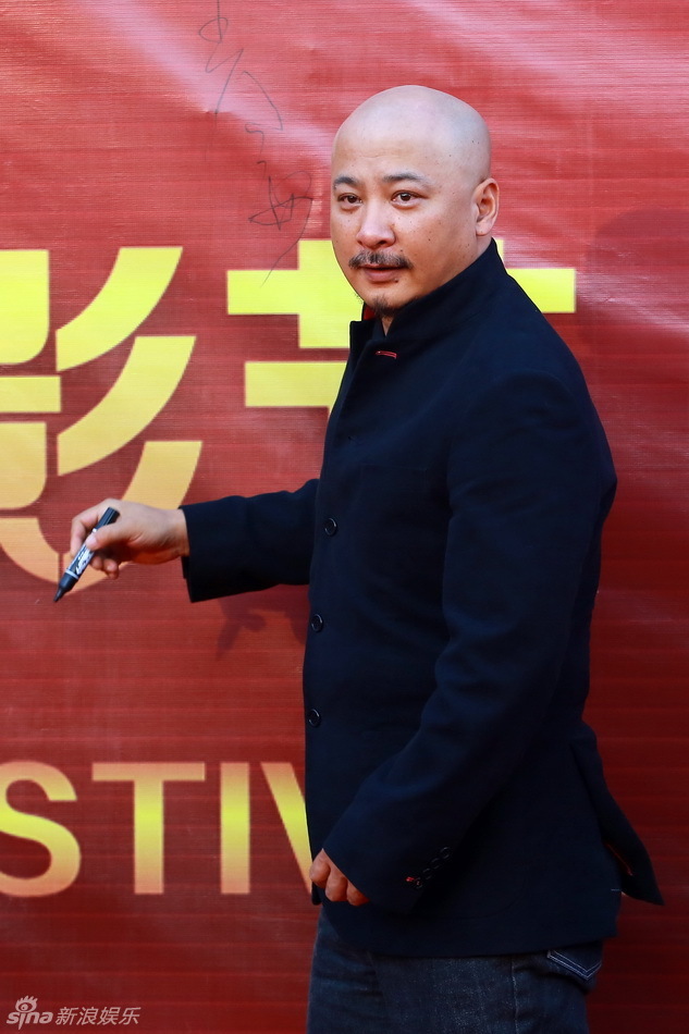 赵本山师徒压轴长影节 倪妮优雅