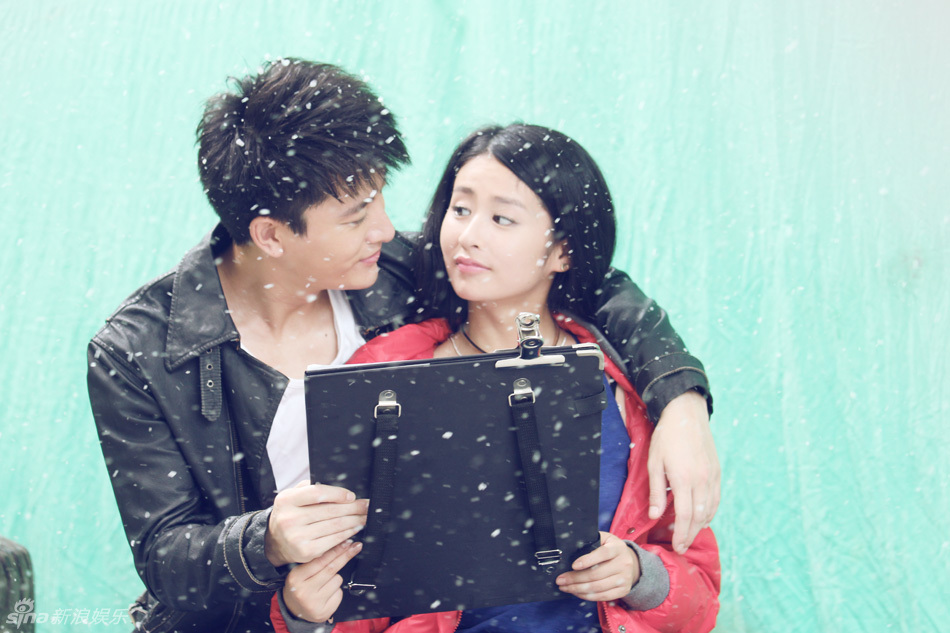 颖儿贾乃亮亲密相依