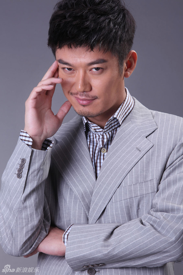 新浪娱乐讯 近日,芦芳生应某时尚杂志邀请拍摄了一组大片,一贯低调示