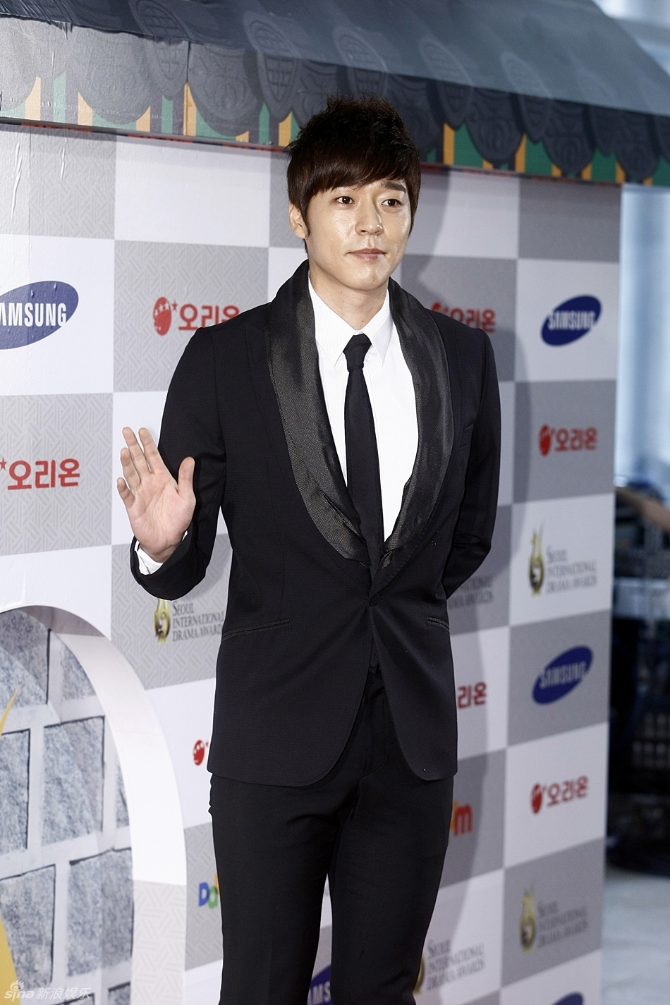 高清组图:群星闪耀2012首尔电视剧颁奖礼红地毯