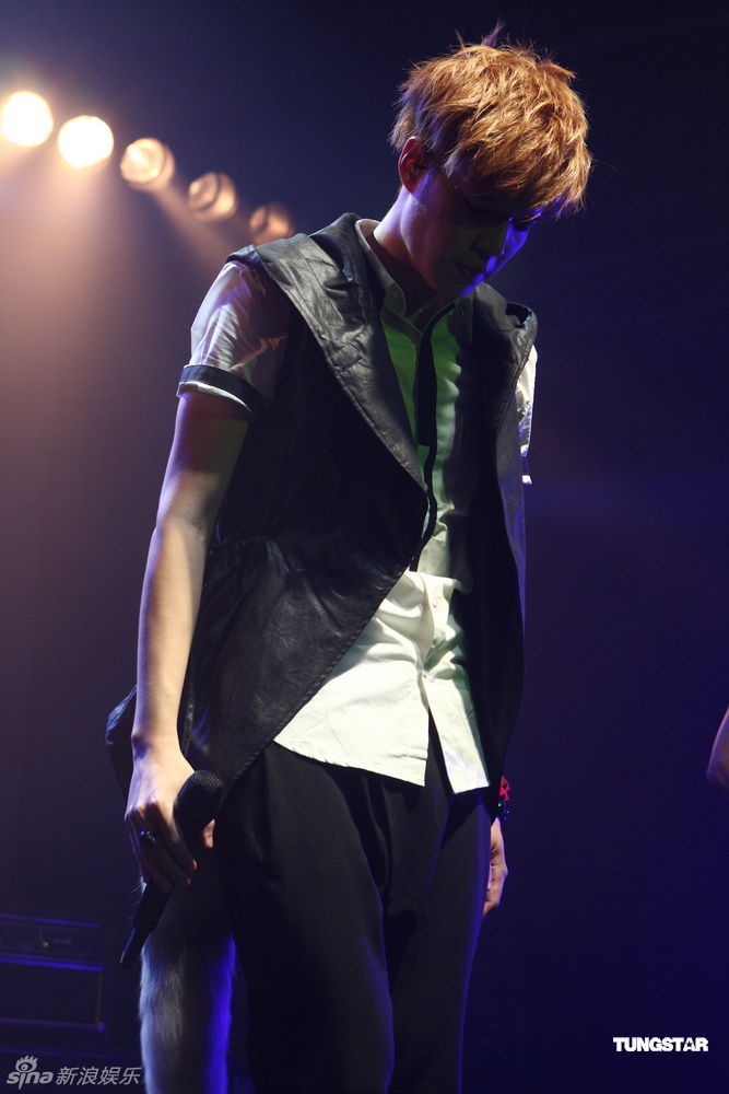 组图:八三夭开唱阿信站台 欲学谢和弦微博放料_高清图集_新浪网