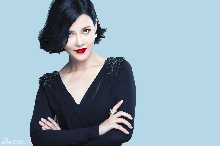 组图:何佳怡全新写真俏丽短发演绎红唇诱惑_高清图集_新浪网