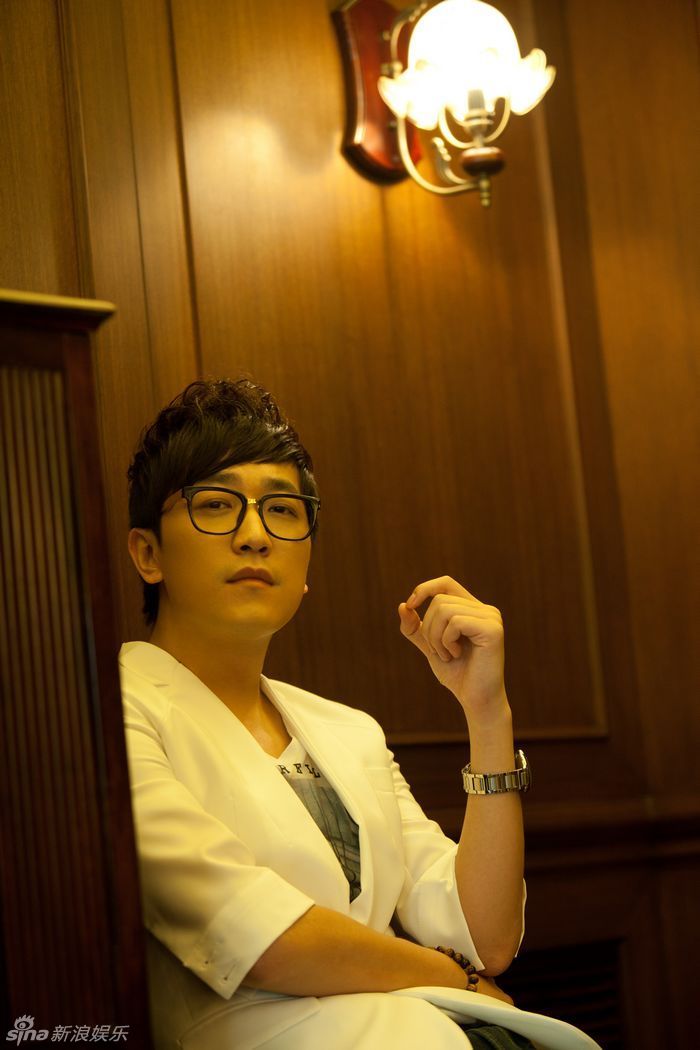 组图:萧飞全新专辑音乐大片唯美深情_高清图集_新浪网
