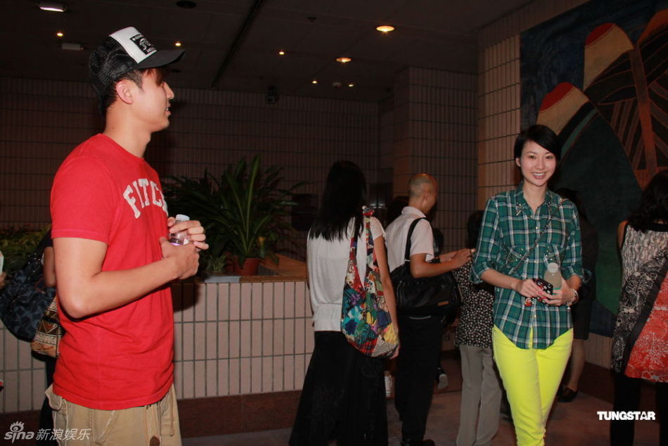 邓健泓与女友龚嘉欣