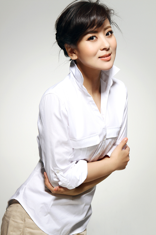 组图:桑叶红新写真女人味十足_高清图集_新浪网