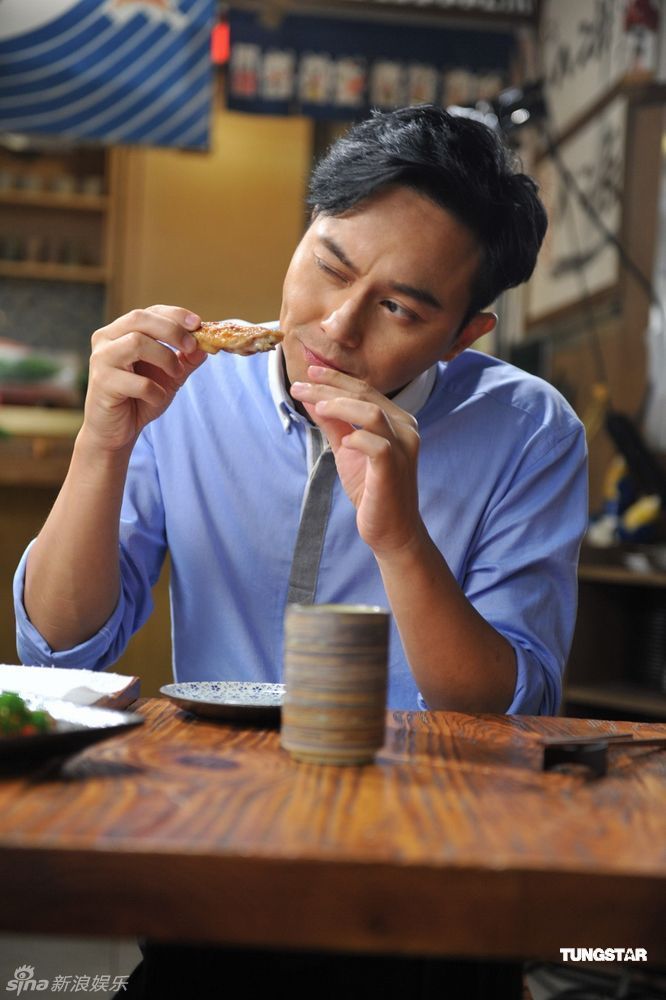 张智霖发烧拍mv大吃串烧