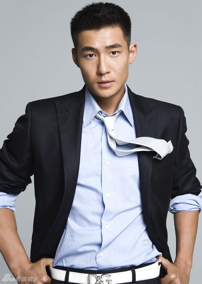 组图:白微秋装时尚写真彰显阳光特质_高清图集_新浪网