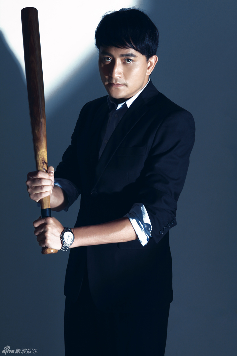 6 / 8 新浪娱乐讯 近日,《新白发魔女传》中香港演员卓凡曝光写真