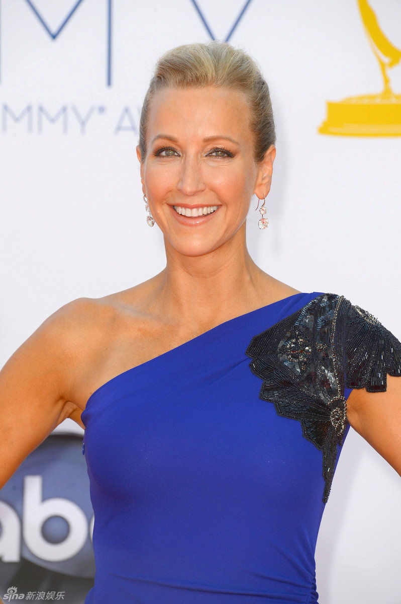 组图:艾美奖红毯 劳拉-斯宾塞蓝色单肩礼服_高清图集_新浪网