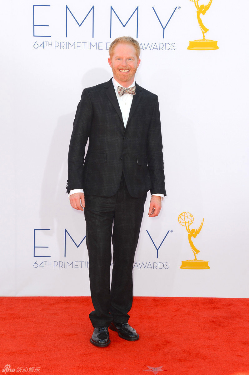 艾美奖红毯 《摩登家庭》男星杰西-泰勒-弗格森携男伴秀默契