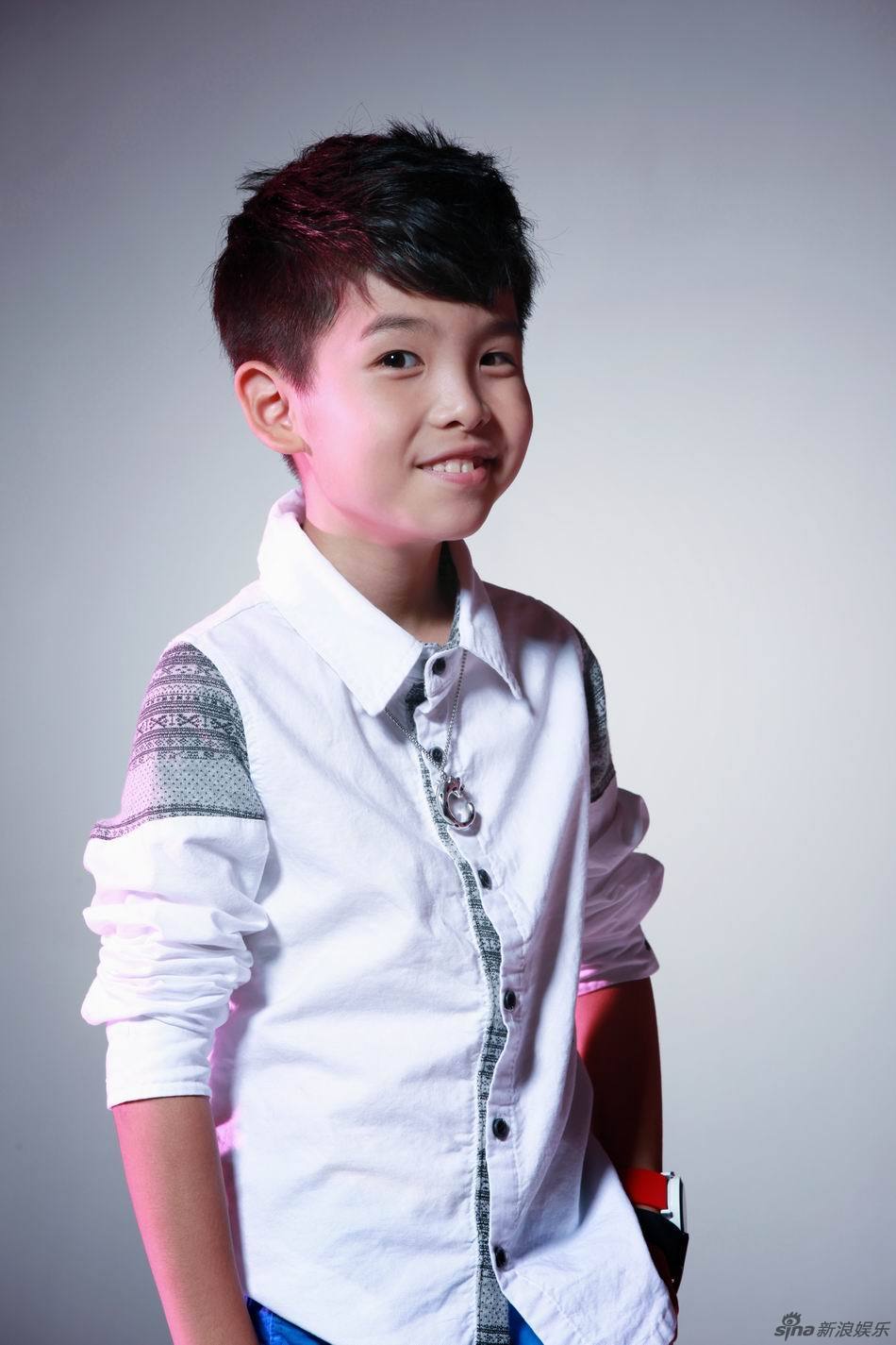 童星黄敬冉帅气可爱写真