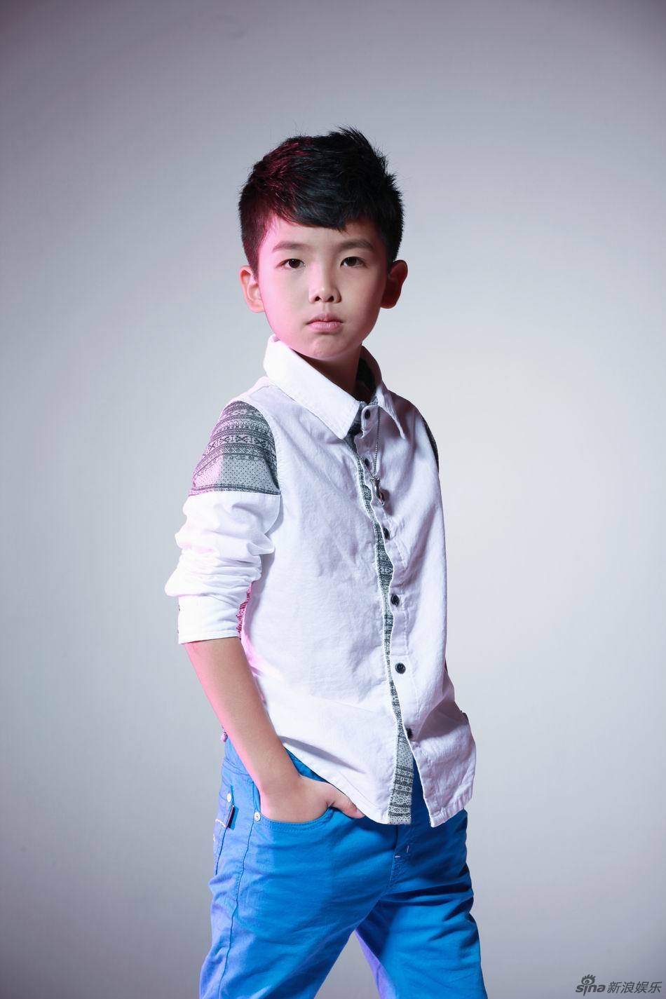 童星黄敬冉帅气可爱写真
