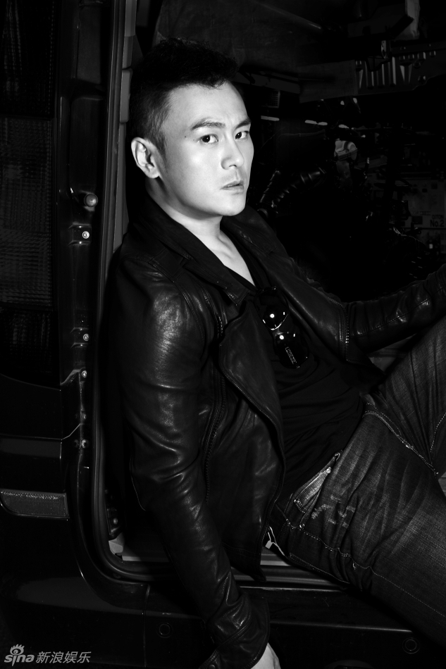 组图:李解户外写真曝光 硬朗轮廓展现熟男魅力_高清图集_新浪网