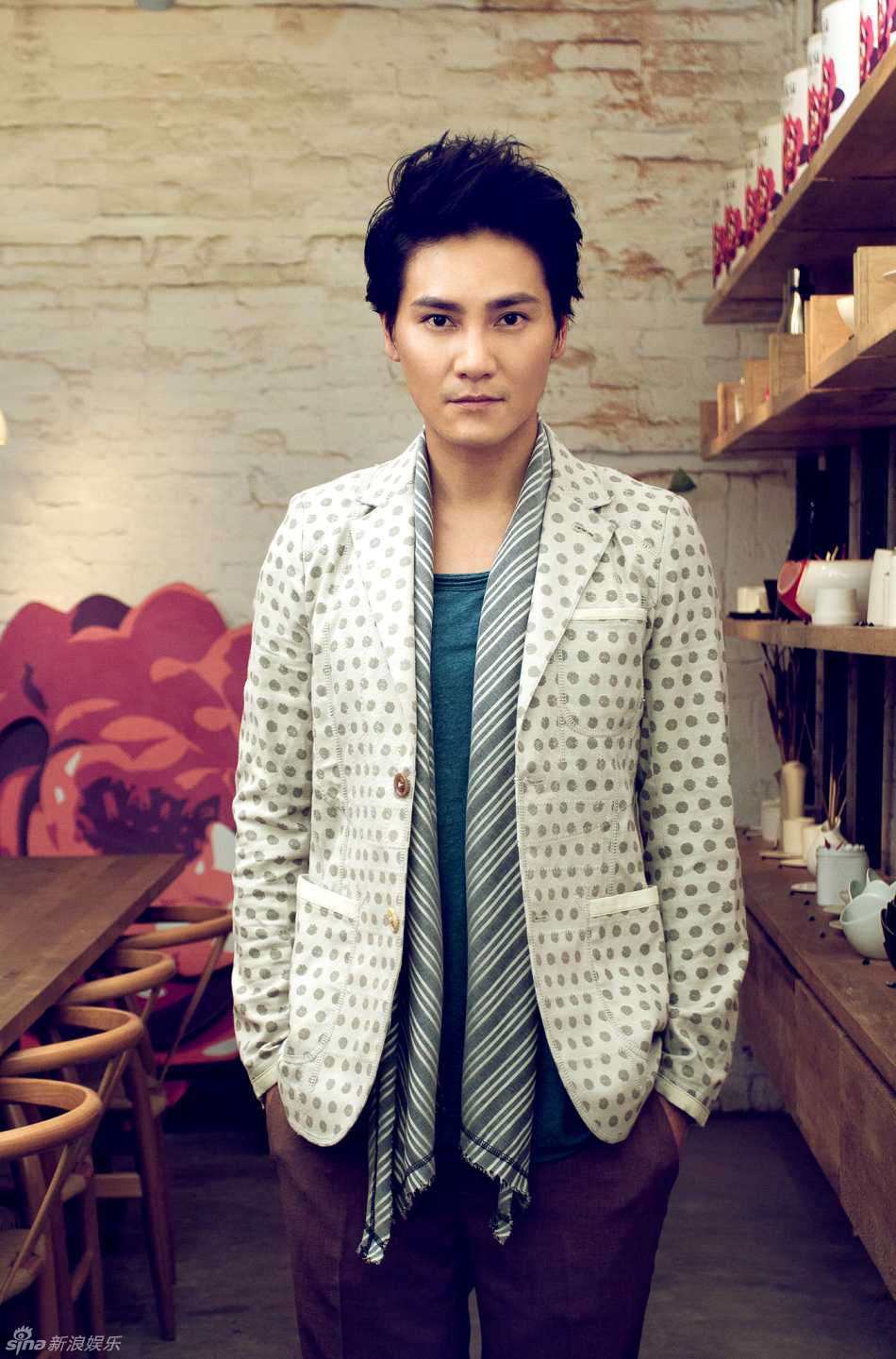 组图:丁子峻写真绅士风 动静间展迷人魅力_高清图集_新浪网