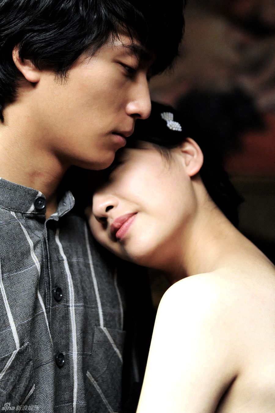 组图:《危险关系》王奕瑾窦骁曝青涩剧照_高清图集_新浪网